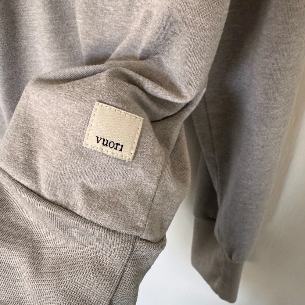 Vuori Daydream Crew Light Gray Women’s Long Sleeve Pullover Top - Picture 5 of 8